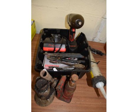 Mixed Lot: Various workshop tools to include a bottle jack, jump starter power bank, Snap On power tools etc