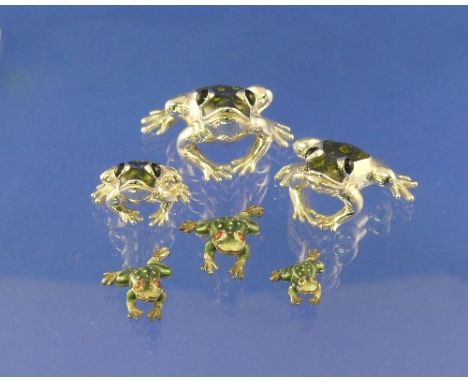 A graduated set of three Saturno contemporary silver and enamel Frogs, hallmarked London 2008, largest, 4.5cm back toe to toe