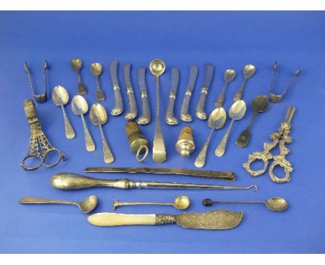 A pair of late 18thC George III silver handled Wick Trimmers, by William Wild &amp; Co., hallmarked for Sheffield, date lette
