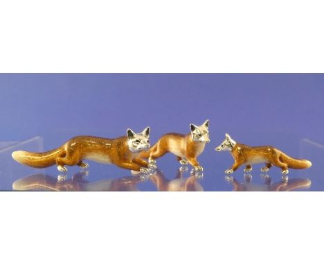 A graduated set of three Saturno contemporary silver and enamel Foxes, largest 8cm tail tip to front paw, all with English ha