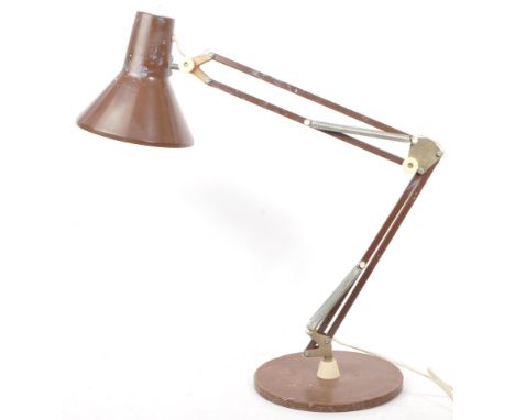 A mid 20th century industrial factory angel poise table desk lamp light. With conical shade, brown ground with dual supports 