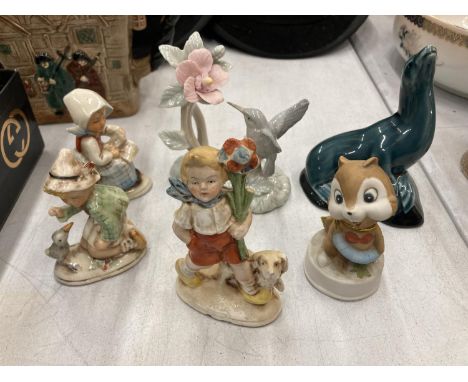 A QUANTITY OF CERAMIC FIGURES TO INCLUDE A POOLE POTTERY DOLPHIN, CONTINENTAL FIGURINES, ETC 