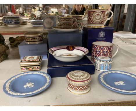 A QUANTITY OF ITEMS TO INCLUDE A BOXED WEDGWOOD 'CLIO' CUP AND SAUCER, 'CLIO' MUG, SPODE BUCKINGHAM PALACE MUG, ETC PLUS WEDG