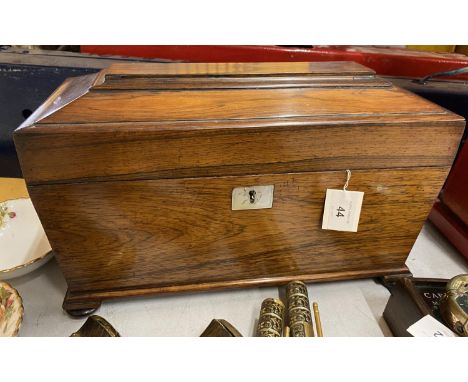 A 19TH CENTURY ROSEWOOD SARCOPHAGUS SHAPED TEA CADDY WITH THREE INNER COMPARTMENTS, 22 X 35 X 17CM 