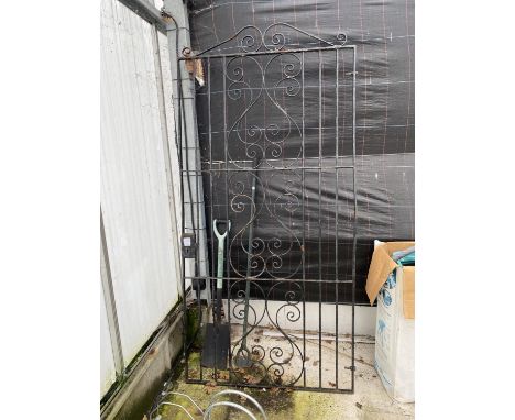 A LARGE WROUGHT IRON GARDEN GATE (H:214CM W:102CM) 