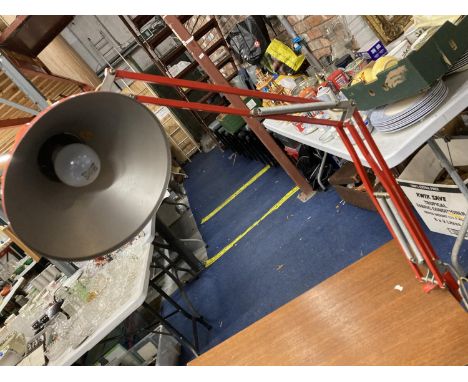 A VINTAGE ANGLE POISE LAMP WHICH CAN BE ATTACHED TO A WORK SURFACE 