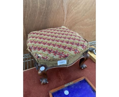 A VINTAGE MAHOGANY AND UPHOLSTERED FOOTSTOOL WITH SCROOL FEET 