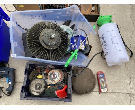 AN ASSORTMENT OF TOOLS TO INCLUDE CUTTING DISCS, A GARDEN SPRAYER AND A LIGHT ETC 