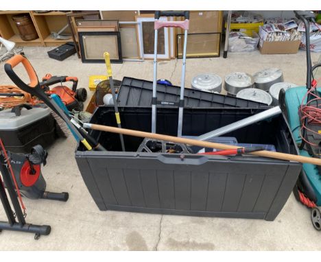 A PLASTIC GARDEN STORAGE BOX CONTAINING AN ASSORTMENT OF TOOLS TO INCLUDE A FOLDING SACK TRUCK, A FORK AND BRUSHES ETC 