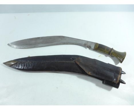 A KUKRI KNIFE AND SCABBARD, 36CM BLADE 