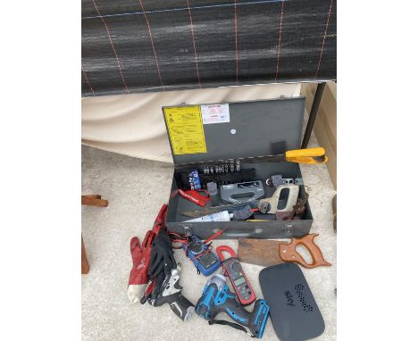 AN ASSORTMENT OF TOOLS TO INCLUDE A RATCHET GUN, SAWS AND ELECTRICITY TESTERS ETC 