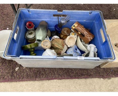 AN ASSORTMENT OF ITEMS TO INCLUDE STUDIO POTTERY AND AN OIL LAMP ETC 
