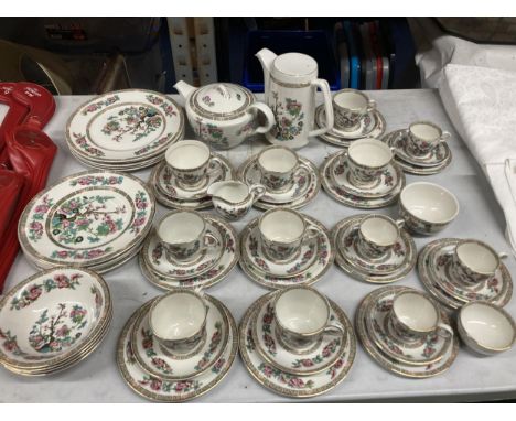 A MADDOCK 'INDIAN TREE' PART DINNER SERVICE TO INCLUDE PLATES, BOWLS, TEAPOT, COFFEE POT, CUPS, SAUCERS, SIDE PLATES, SUGAR B