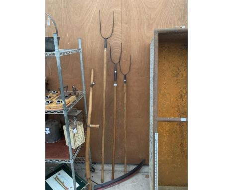 THREE VINTAGE WOODEN HANDLED PITCH FORKS AND A VINTAGE SYTHE 