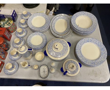 A ROYAL DOULTON 1920'S - 1930'S ART DECO DINNER SERVICE IN THE 'ENVOY' PATTERN TO INCLUDE TUREENS VARIOUS SIZED PLATES, BOWLS