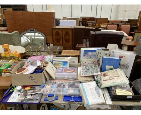 A LARGE ASSORTMENT OF CRAFTING ITEMS TO INCLUDE A LIGHT BOX, STICKERS, FABRIC PRINTING SET AND STAMPS ETC 
