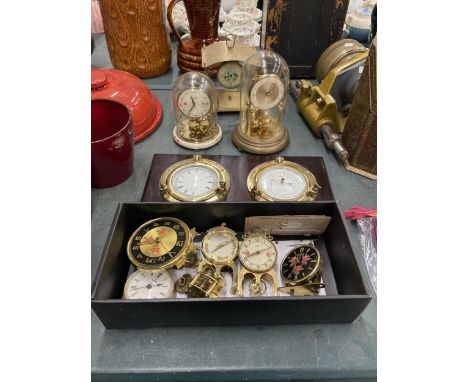 A QUANTITY OF VINTAGE CLOCKS TO INCLUDE TWO ANNIVERSARY IN DOMES, MANTLE CLOCKS, A BAROMETER, ETC, SOME IN NEED OF RESTORATIO