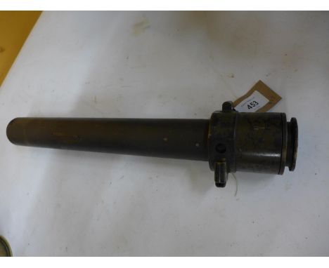 A BRITISH WORLD WAR II TELESCOPE SIGHTING NO.33 MARK I FOR A SIX POUNDER GUN, DATED 1942, LENGTH 40.5CM 