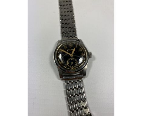 A VINTAGE 1940'S ETERNA WATCH WITH SUBSIDIARY DIAL 