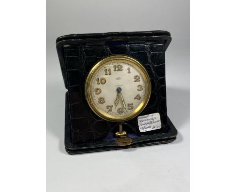A CASED SOLUS 8 DAY SWISS MADE TRAVEL CLOCK 