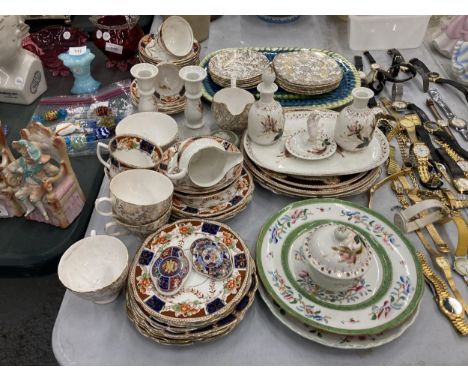 A LARGE QUANTITY OF TEAWARE TO INCLUDE CUPS, SAUCERS, CAKE PLATES, JUGS, BOWLS, CANDLESTICKS, ETC, 