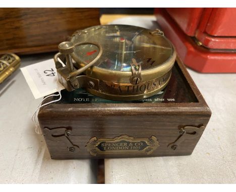 A COLLECTABLE BRASS SHIPS COMPASS IN WOODEN BOX 
