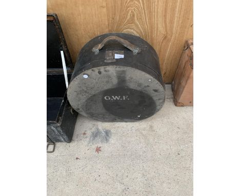 A LARGE VINTAGE HAT BOX BEARING THE INITIALS 'G.W.F' 