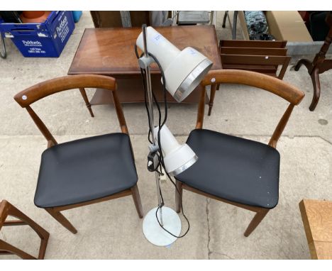AN ADJUSTABLE READING LAMP AND PAIR OF RETRO DINING CHAIRS 