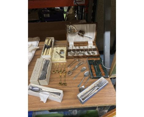 A QUANTITY OF VINTAGE FLATWARE TO INCLUDE BOXED SPOONS, KNIVES, FORKS, ETC PLUS TONGS, SUGAR TONGS, CORKSCREWS 