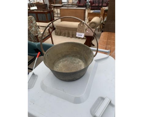 A VINTAGE BRASS JAM PAN 