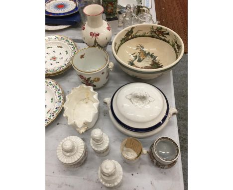A QUANTITY OF CERAMICS TO INCLUDE A LARGE PORTMEIRION 'BIRDS OF BRITAIN' BOWL DIAMETER 29CM, FRENCH FLORAL DECORATED BOTTLES 