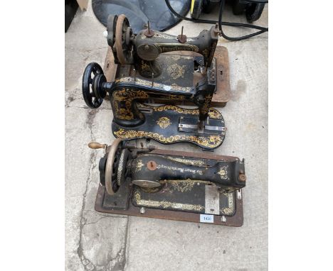 THREE VINTAGE MANUAL SEWING MACHINES TO INCLUDE A SINGER AND A FRISTER ROSSMANN ETC 