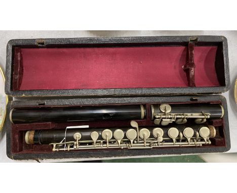 A VINTAGE CASED A.H LANGLOIS, LONDON CLARINET 