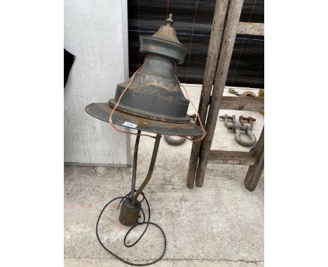A VINTAGE INDUSTRIAL STYLE COPPER LIGHT FITTING 