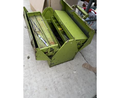 A METAL TOOL BOX WITH AN ASSORTMENT OF TOOLS TO INCLUDE HAMMERS AND SCREW DRIVERS ETC 