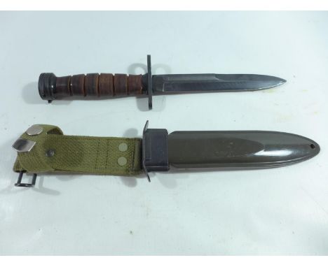 A UNITED STATES M5 BAYONET FOR THE M1 CARBINE IN A M8A1 SCABBARD, 16CM BLADE 