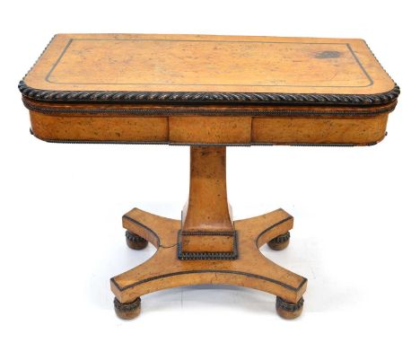 Early 19th-century fold-over card table Early 19th-century fold-over card table veneered in birdseye maple, top with ebonised