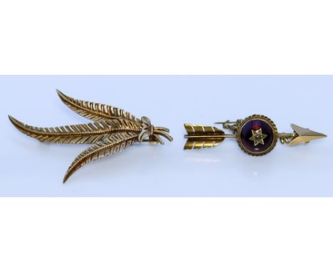 Two 9ct Gold Brooches, 20th Century, one in the form of ferns, the other in the form of an arrow with cabochon stone to centr
