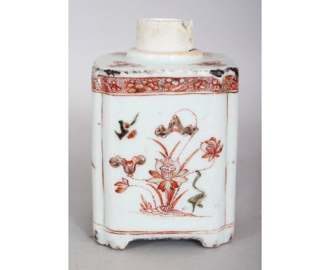 A CHINESE KANGXI PERIOD FAMILLE VERTE-IMARI SQUARE SECTION PORCELAIN CADDY, circa 1700, with indented corners, the sides pain