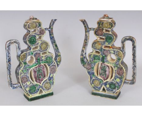 A GOOD PAIR OF CHINESE KANGXI PERIOD FAMILLE VERTE SHOU CHARACTER PORCELAIN EWERS & COVERS, circa 1700, each shaped and pierc