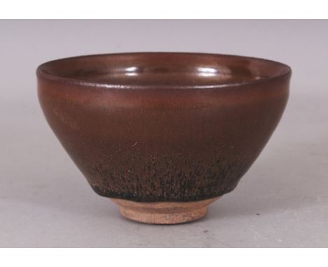 A CHINESE SONG STYLE JUN WARE HARE’S FUR CERAMIC BOWL, the glaze falling well short of the foot, 4.9in diameter & 2.9in high.