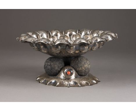 AUSGEFALLENE OBSTSCHALE MIT KIRSCHDEKOR* Deutsch, Bielefeld, Rudolf Feldmann (1878 in Essen - 1958 in Bielefeld) 800er Silber