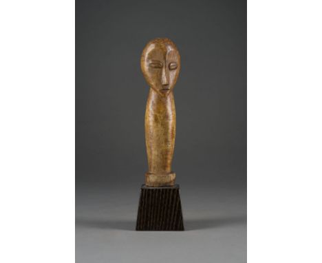 GROSSE HERME IN PHALLISCHER FORM, AUS DER SAMMLUNG FRITZ NIESCHER (CHEMNITZ)* Kongo, 1850-1900 Elefantenknochen, geschnitzt, 