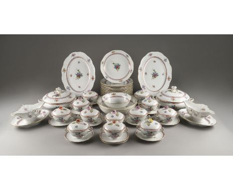 46-TEILIGES SPESIESERVICE 'APPONYI BUNT' Ungarn, Herend, 20. Jh. Porzellan, polychrome Malerei, Goldstaffage. L. bis 35 cm (o