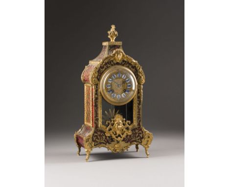 BOULLE-TISCHUHR Frankreich, um 1855 Holz, Schildpatt, Messing, Bronze, vergoldet, Metall, Stahl, Glas, Email. 39 x 21 x 10,5 