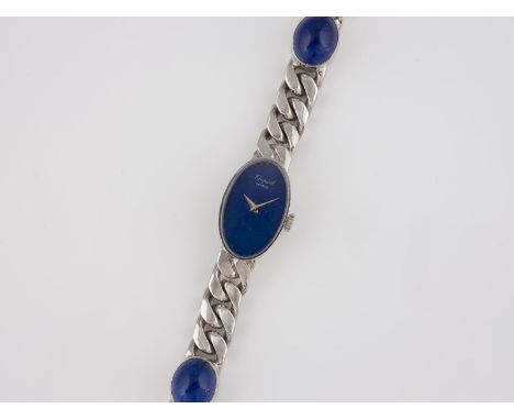 ARMBANDUHR 'CHOPARD'Referenznummer: Num. 3402350261. Handaufzug. WG 750. 2,2 x 1,3 cm, L. 18 cm. Ges.-Gew.: 52 g. 4 Lapislazu