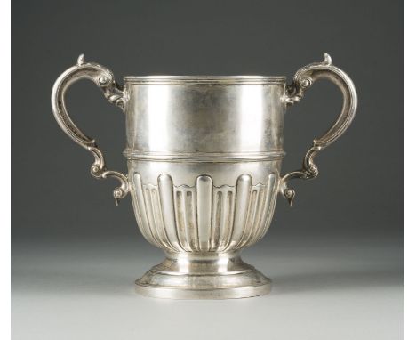 VIKTORIANISCHER EISBEHÄLTER England, London, William Hutton &amp; Sons Ltd, 1899 Sterlingsilber. H. 23,3 cm, 1354 g. Seitlich