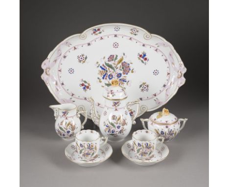 ACHTTEILIGES TÊTE-À-TÊTE-SERVICE 'MOTIFS HONGROIS GRAND' Ungarn, Herend, 20. Jh. Porzellan, polychrome Malerei, Goldstaffage.
