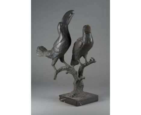 ANTON BÜSCHELBERGER1869 Eger - 1934 DresdenTUKAN PAAR AUF EINEM AST Bronze, dunkel patiniert, auf einem quadratischem Marmors