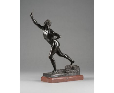 MAX KRUSE1854 Berlin - 1942 Bad KösenDER MARATHONLÄUFER 'NENIKHKAMEN' Bronze, dunkel patiniert, auf rechteckigem, getreppten 